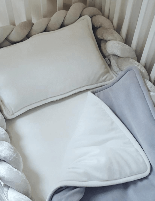 A set of a quilt with a pillow - Gajka