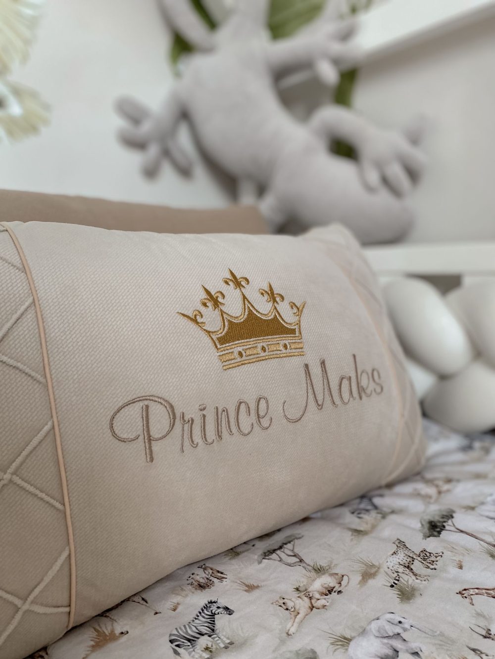 Pillow with a crown - Gajka