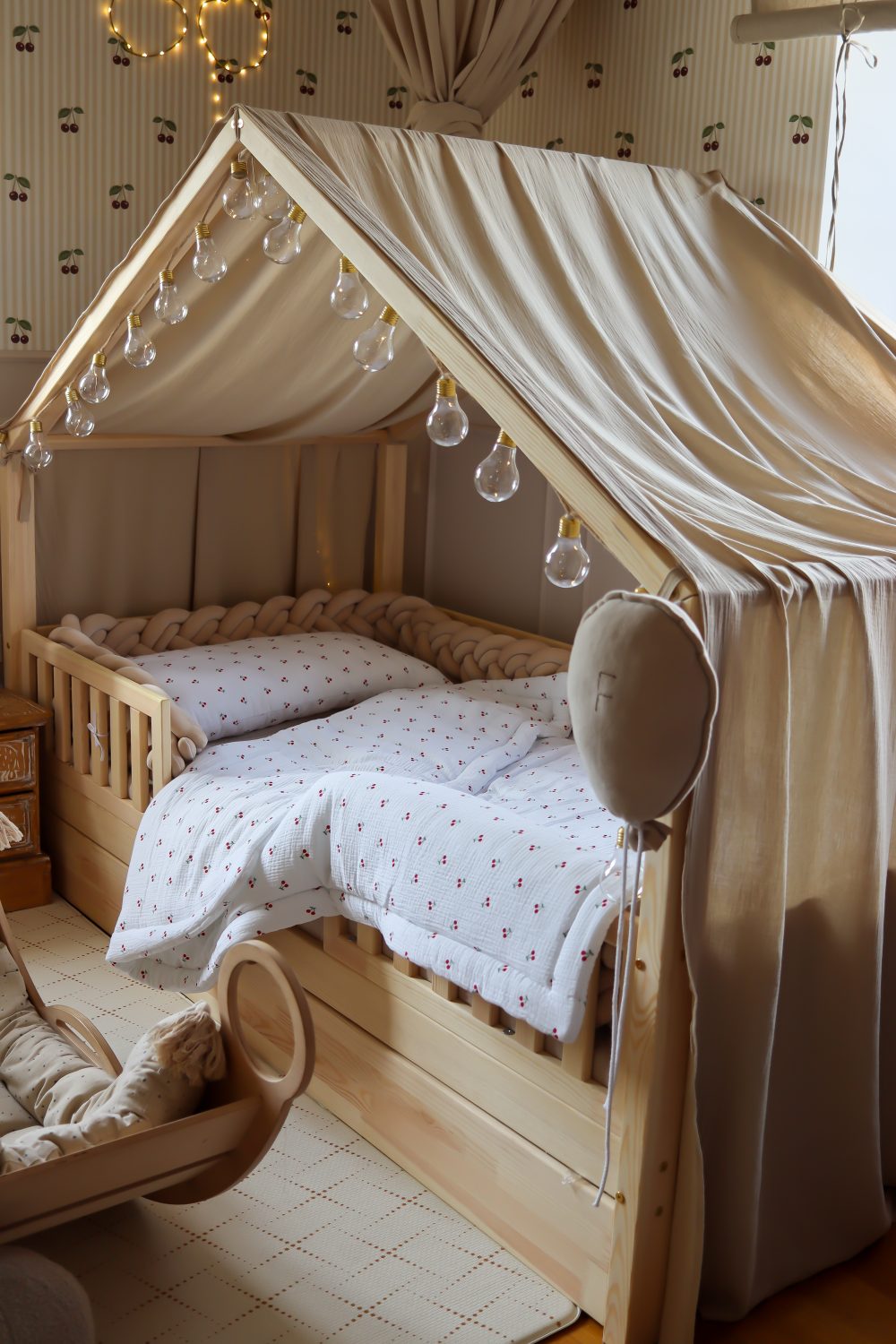 Curtains/canopy for a house bed - Gajka